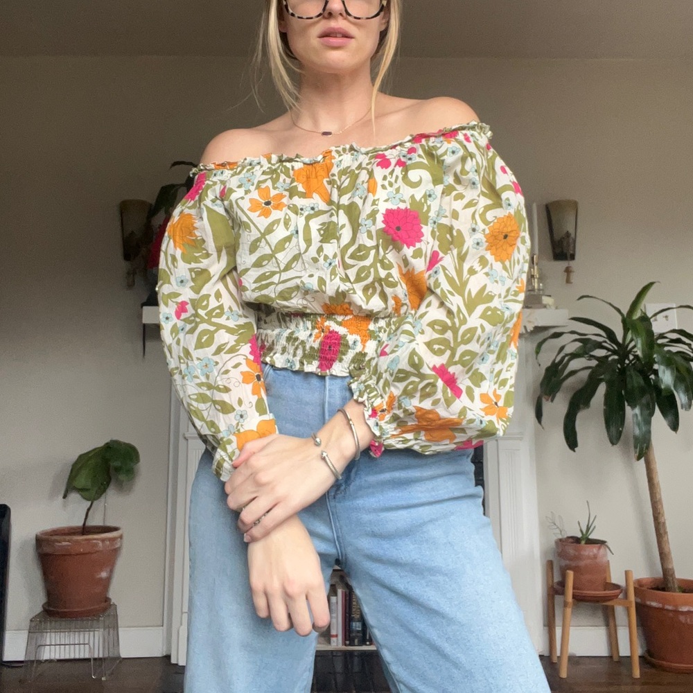Women’s medium Off the shoulder floral top
